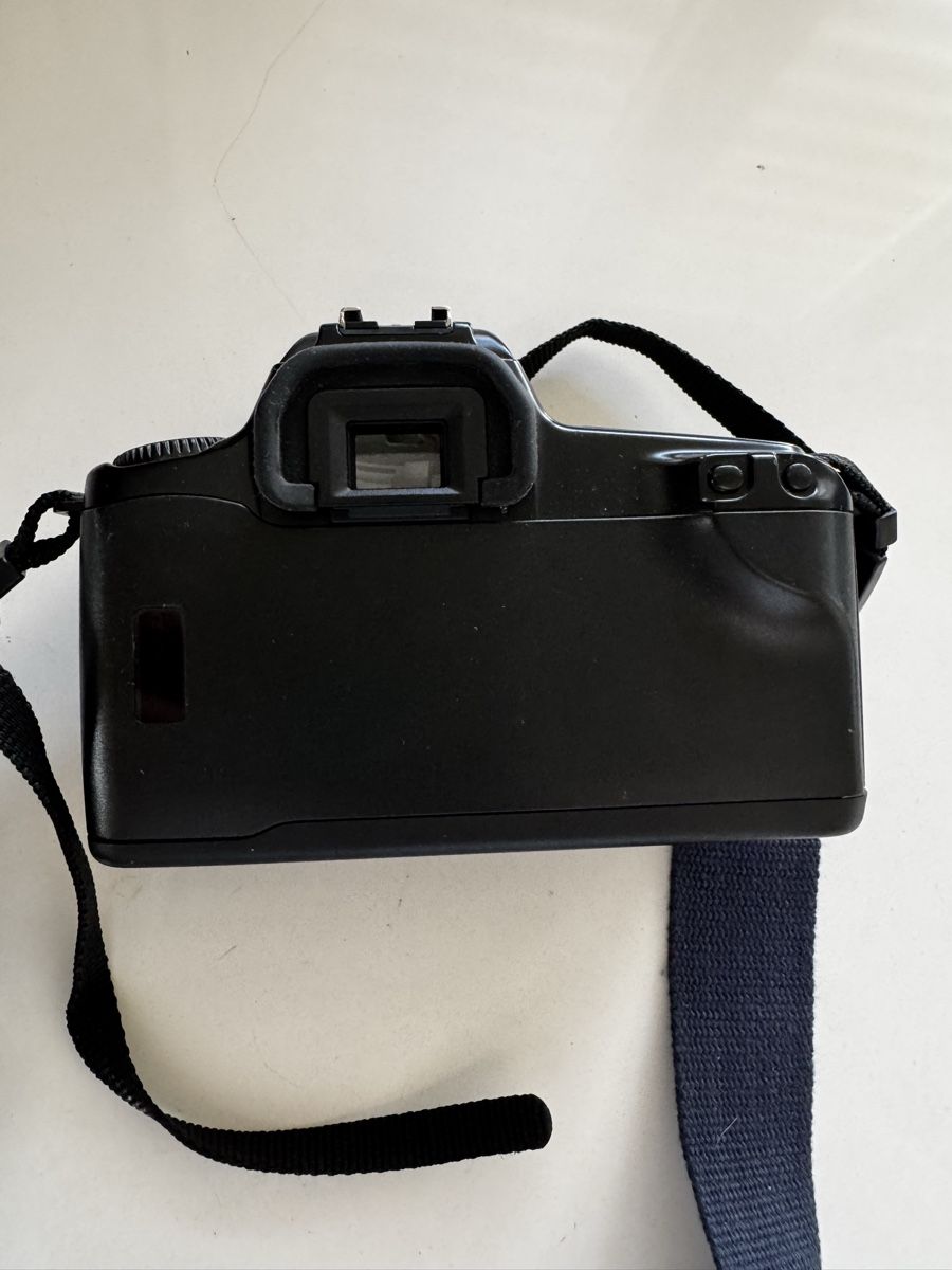 Canon Fotocamera: Canon EOS 1000F sans batterie – Difettoso da Vevey venduto da Eiden77 2