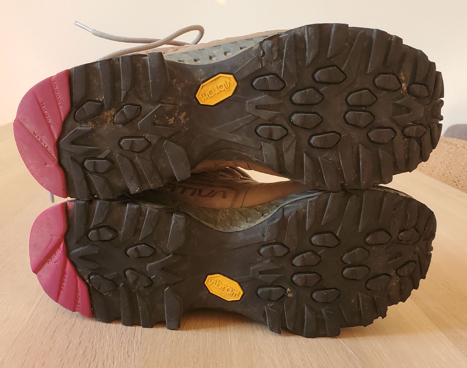 La Sportiva Chaussures femmes: La Spotiva Wanderschuhe Gr 39.5 – D'occasion à Biel/Bienne par SandraBar 4