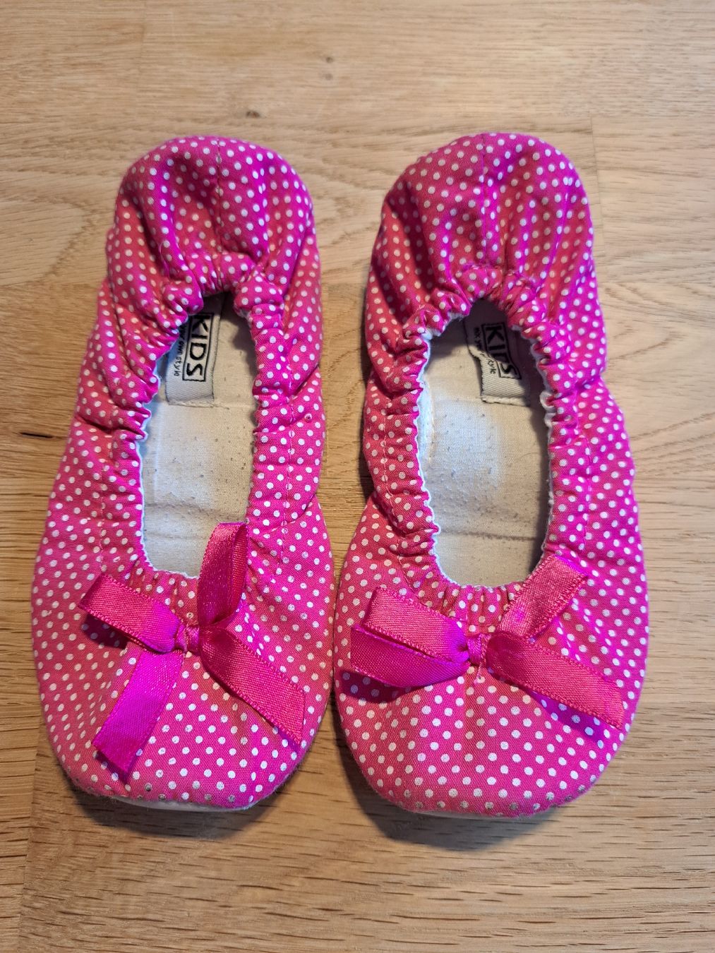 Scarpe per ragazze: Turnschläppchen Gr. 30 je Paar Turntäppli Gerätschuhe – Usato da Bergdietikon venduto da Staphylococcus 4