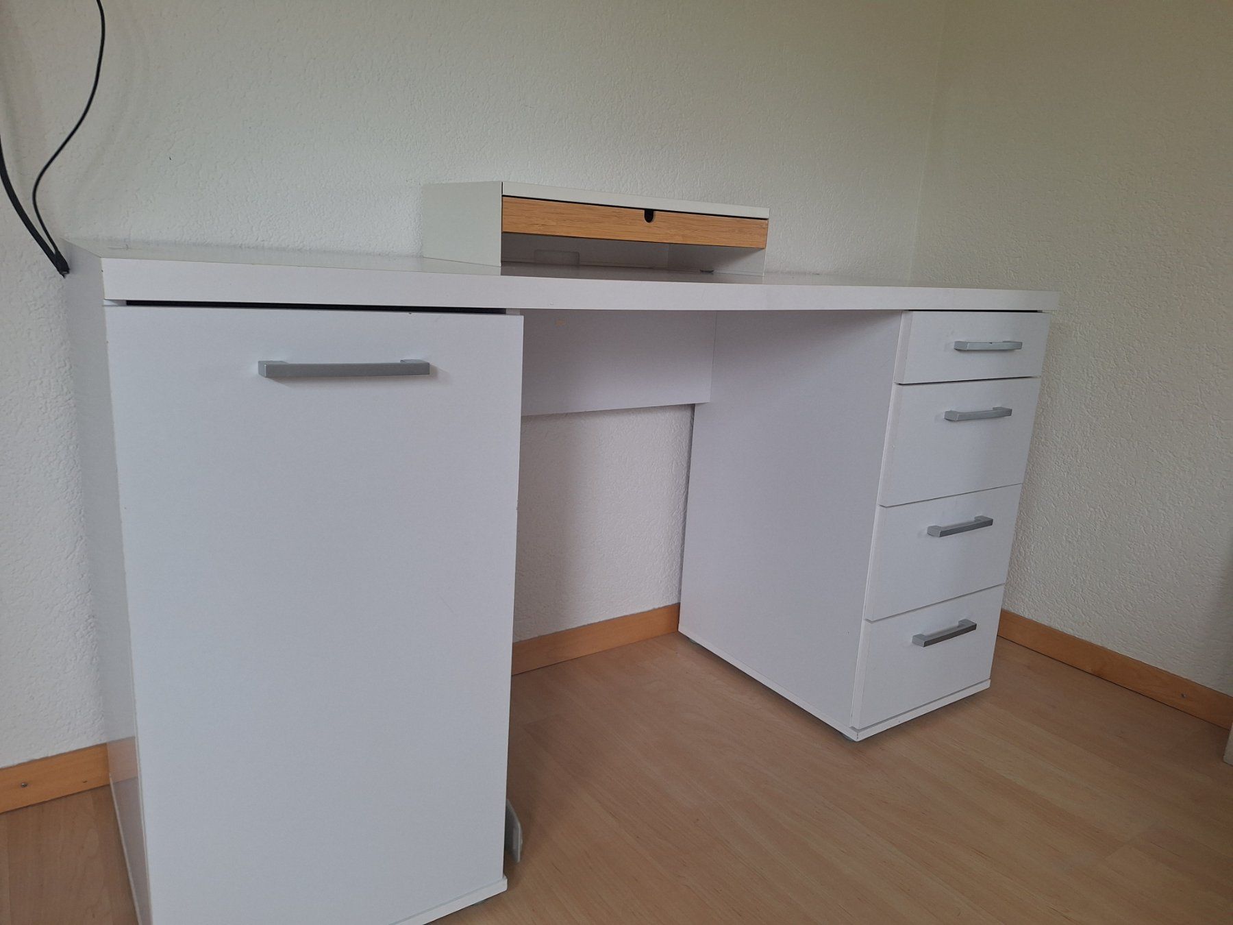 Schreibtische: Pult weiss – Gebraucht aus Bremgarten b. Bern von tiz_x5xc 5