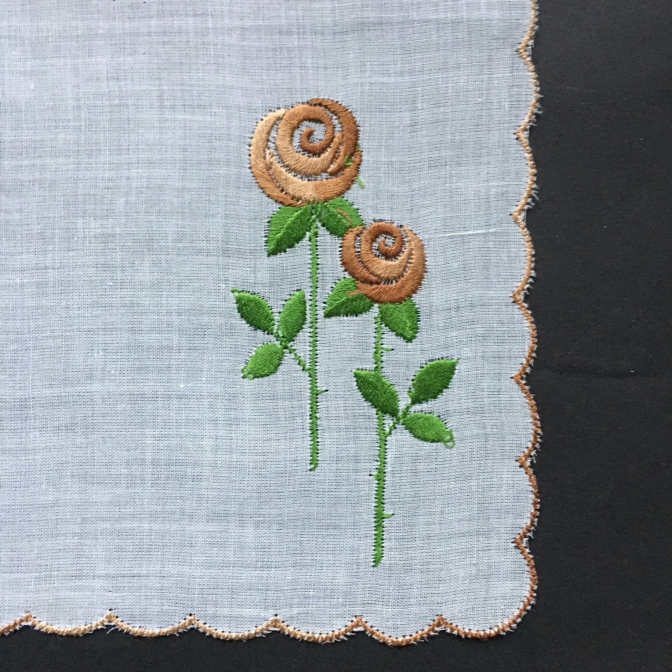 Sonstige Kleidung & Accessoires: Taschentuch mit Stickerei Rosen – Gebraucht aus Subingen von ArtBead 2