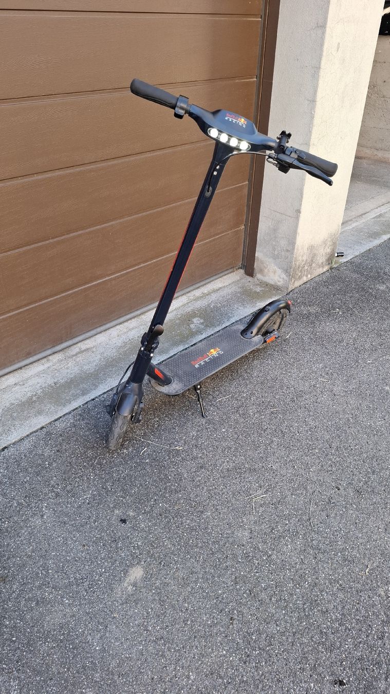 Kickboard: Red Bull Racing E-Trottinett – Usato da Aefligen venduto da nai_8hsv 1