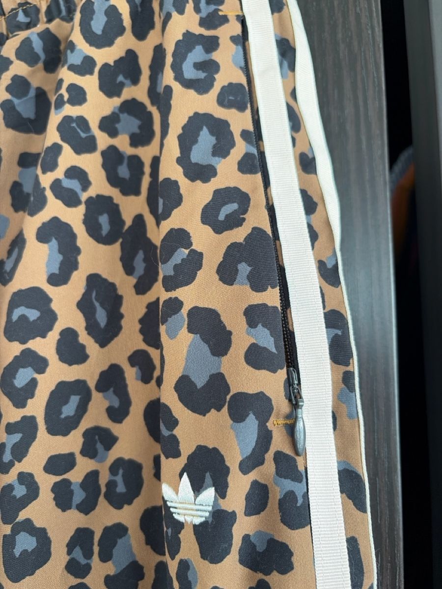 Adidas Pantaloni: Adidas Leoprint Hose M  – Nuovo (secondo la descrizione) da Baar venduto da GerberaRosa 1