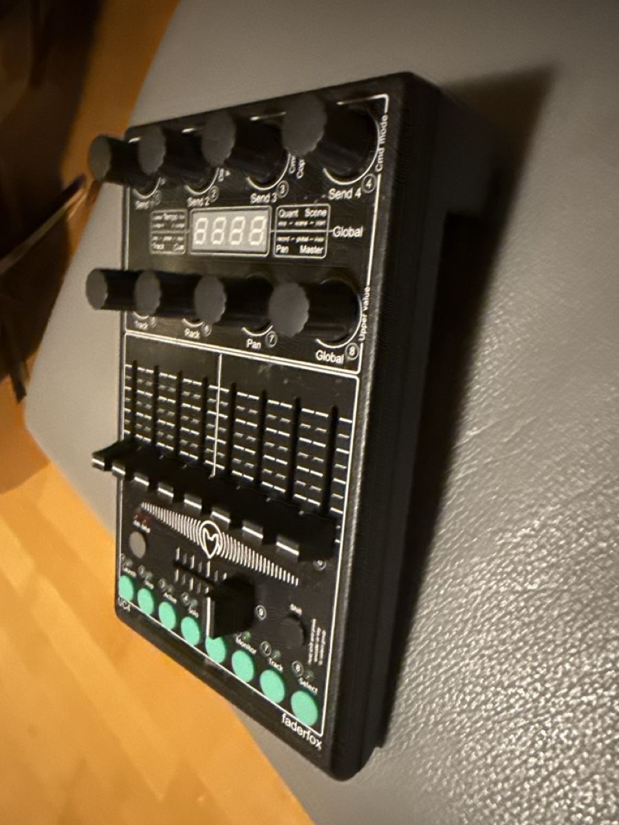 Strumenti musicali: Faderfox UC4 – Kompakter MIDI/DAW Controller – Usato da Seuzach venduto da eclektic 2