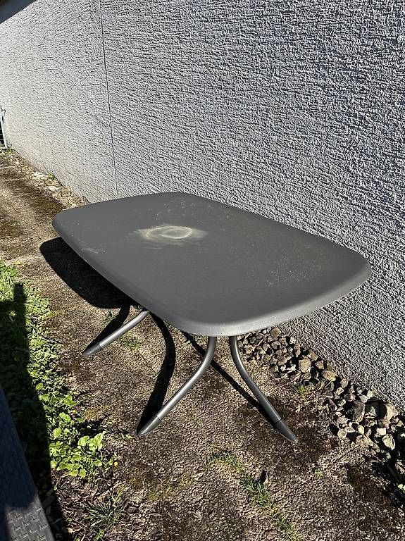 Set di tavolo e panche: Gartentisch mit 6 Stühlen – Usato da Hochdorf venduto da sha_l8l8 1