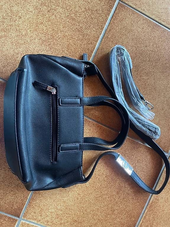 Taschen für Damen: Neue Carpisa Handtasche – Gebraucht aus Laax GR von sue987