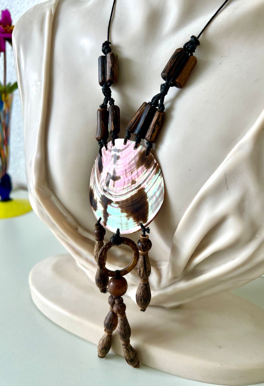 Colliers: Boho Statement-Kette - schimmerndes Perlmutt & Naturholz – D'occasion à Ruswil par artbyhand 2
