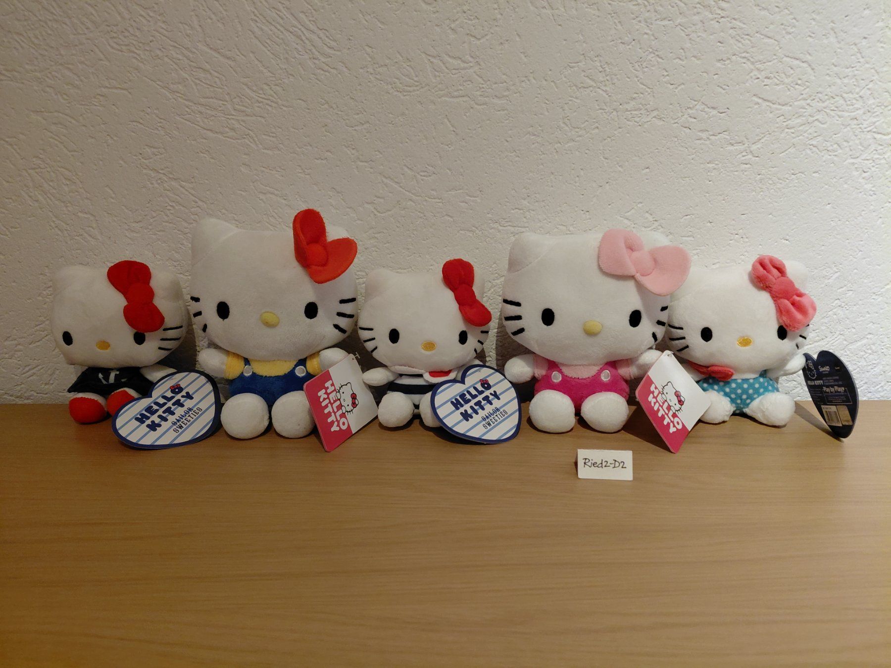 Hello Kitty Jouets: 5 x Hello Kitty Plush. NEW – Neuf avec emballage d'origine à La Chaux-de-Fonds par Ried2-D2 1