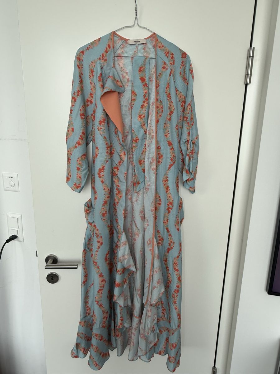 Robes: Broegger Wickelkleid Blumenmuster Hellblau Grösse S Seide – Neuf avec emballage d'origine à Zug par 5anna 1