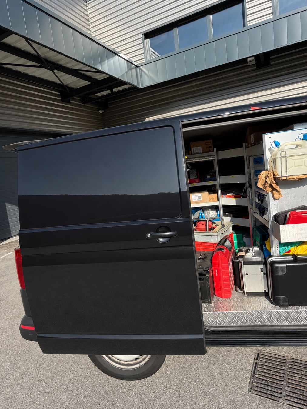 VW Nutzfahrzeuge: Volkswagen Transporter utilitaire noir – Gebraucht aus Thonex von dsa_gg86 3