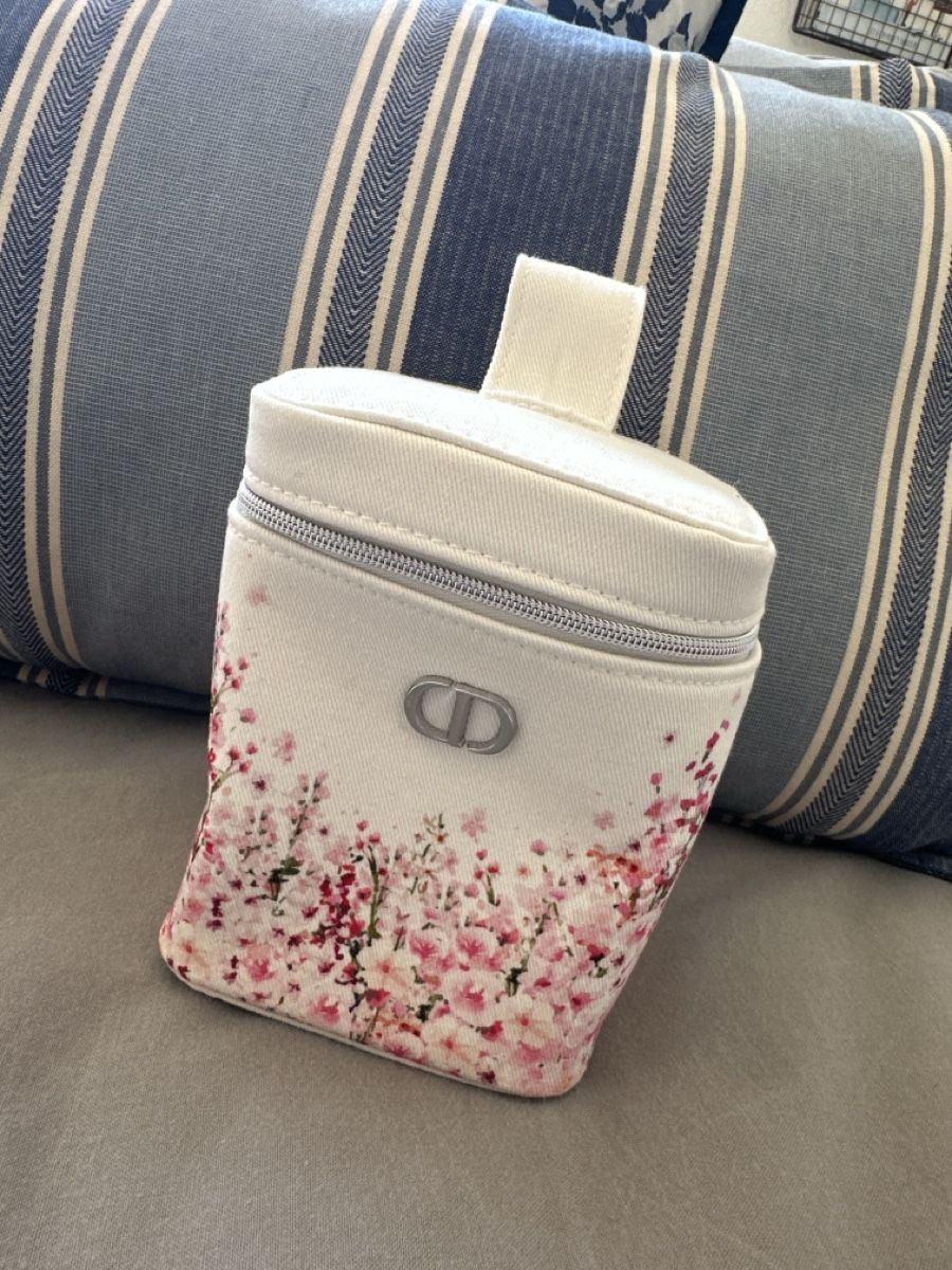 Dior Kosmetikkoffer: Dior Schminktasche  – Neu und originalverpackt aus Bassersdorf von Ayumiyamaguchi