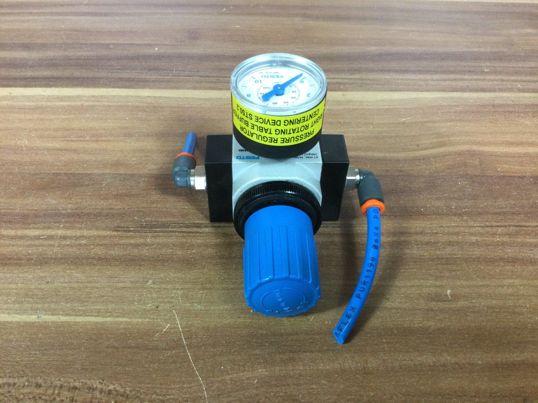 Festo Tous les outils: Gebrauchter Festo Mini Druckregler mit Manometer – D'occasion à Wangen SZ par kuriosum12 3