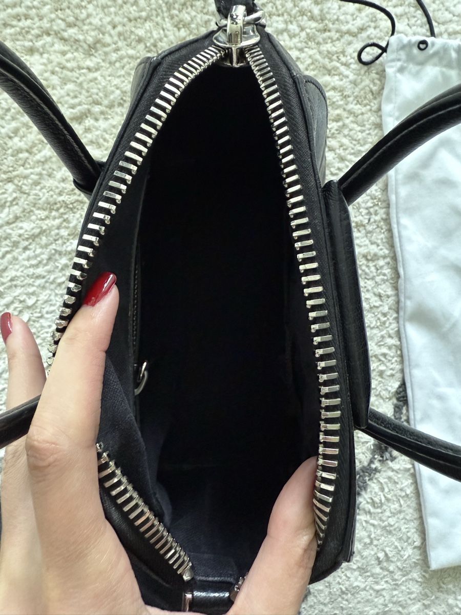Givenchy Borse da donna: Tote Bag Antigona Mini aus Leder – Usato da Zollikon venduto da snowflake10- 6