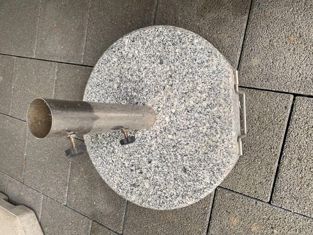 Sonnenschirmständer aus Granit mit Rollen Kaufen auf Ricardo