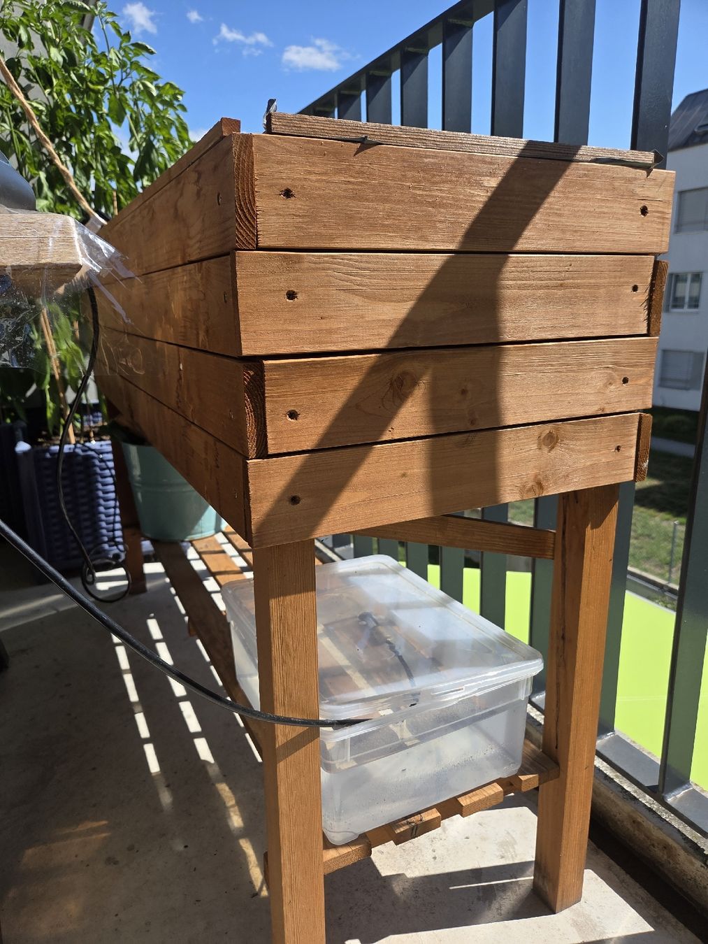 Pots de fleurs: Holz Hochbeet gebraucht – D'occasion à Dällikon par Larif96 1
