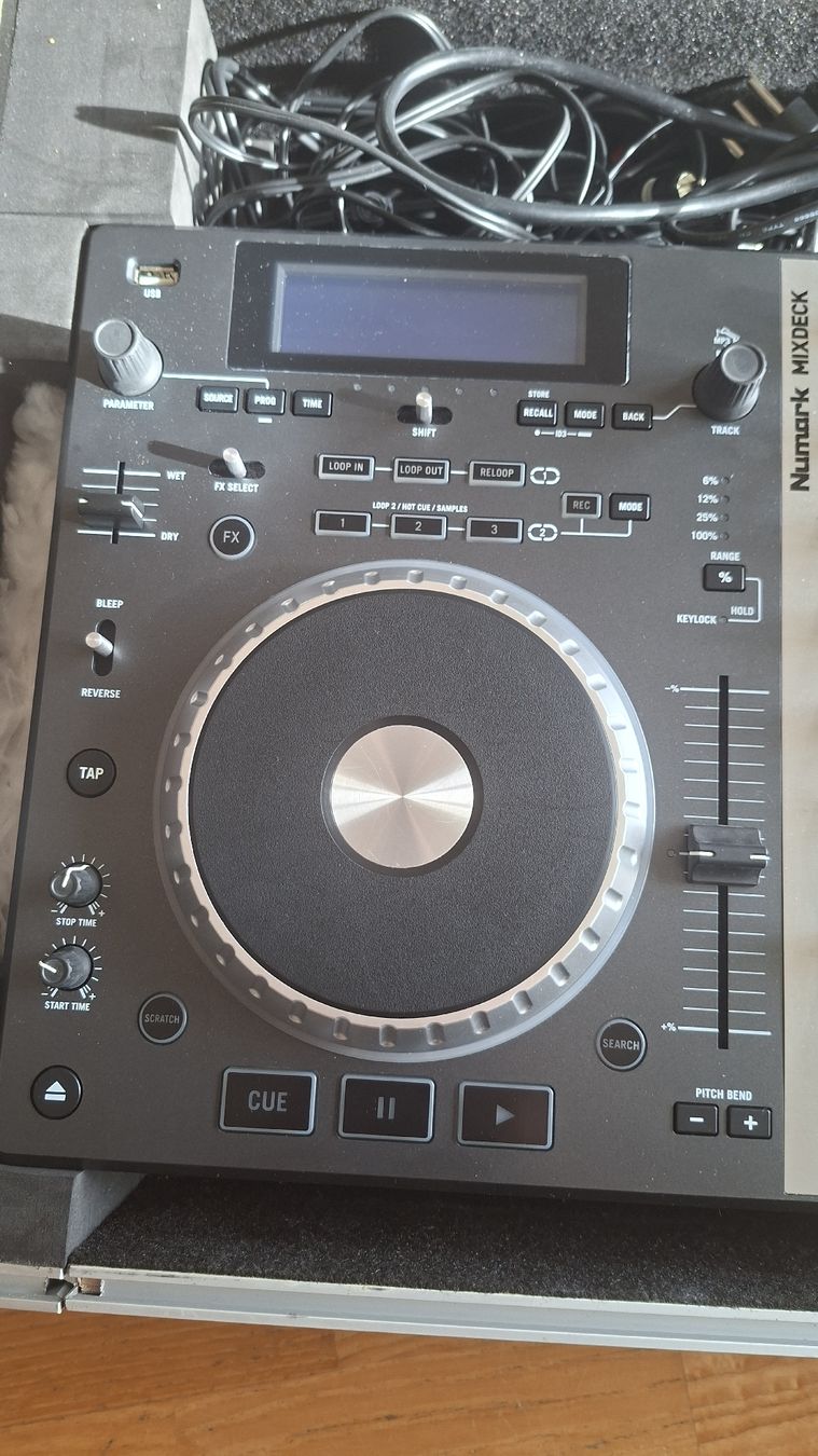 Numark Console di mixaggio: DJ Mischpult  Numark Mixdeck + Case – Nuovo (secondo la descrizione) da Schliern b. Köniz venduto da swe_6q9l 8