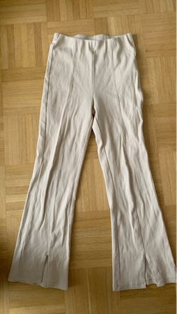 Hose gerippt beige mit Schlitz neuwertig