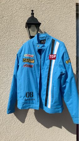 Veste de bleue avec motifs automobile, taille M, occasion