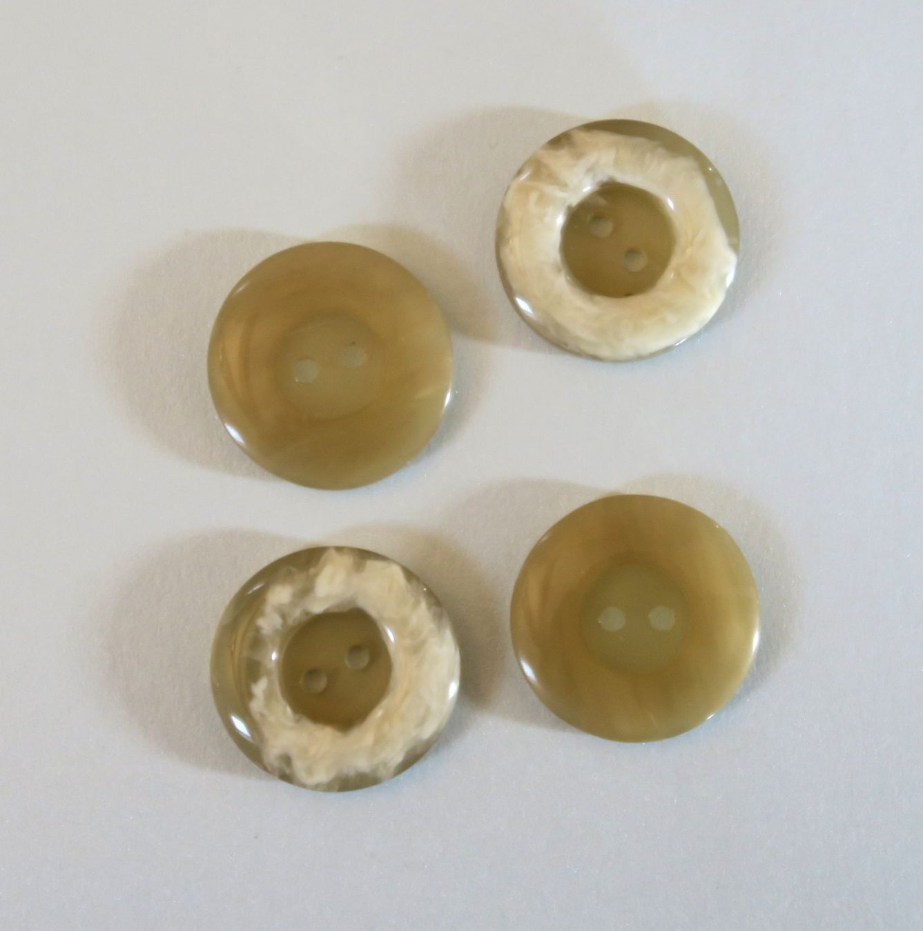 Bottoni: 4 Knöpfe, ø 25 mm – Usato da Brittnau venduto da marlenestone 2