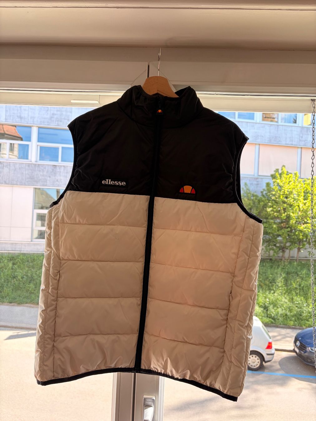 Ellesse Gilet & Giacche: Weste / Gilet - Ellesse - ANDRIO - beige – Nuovo (secondo la descrizione) da Zürich venduto da noahuebscher 1