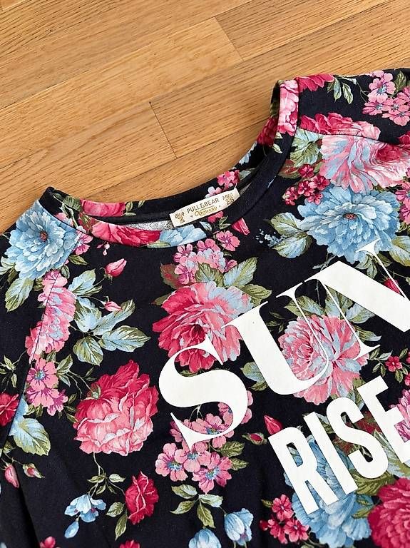 Maglioni & Felpe: Sweatshirt - Gr. S - Schwarz mit Blumenprint – Usato da Effretikon venduto da alicebrunner 2