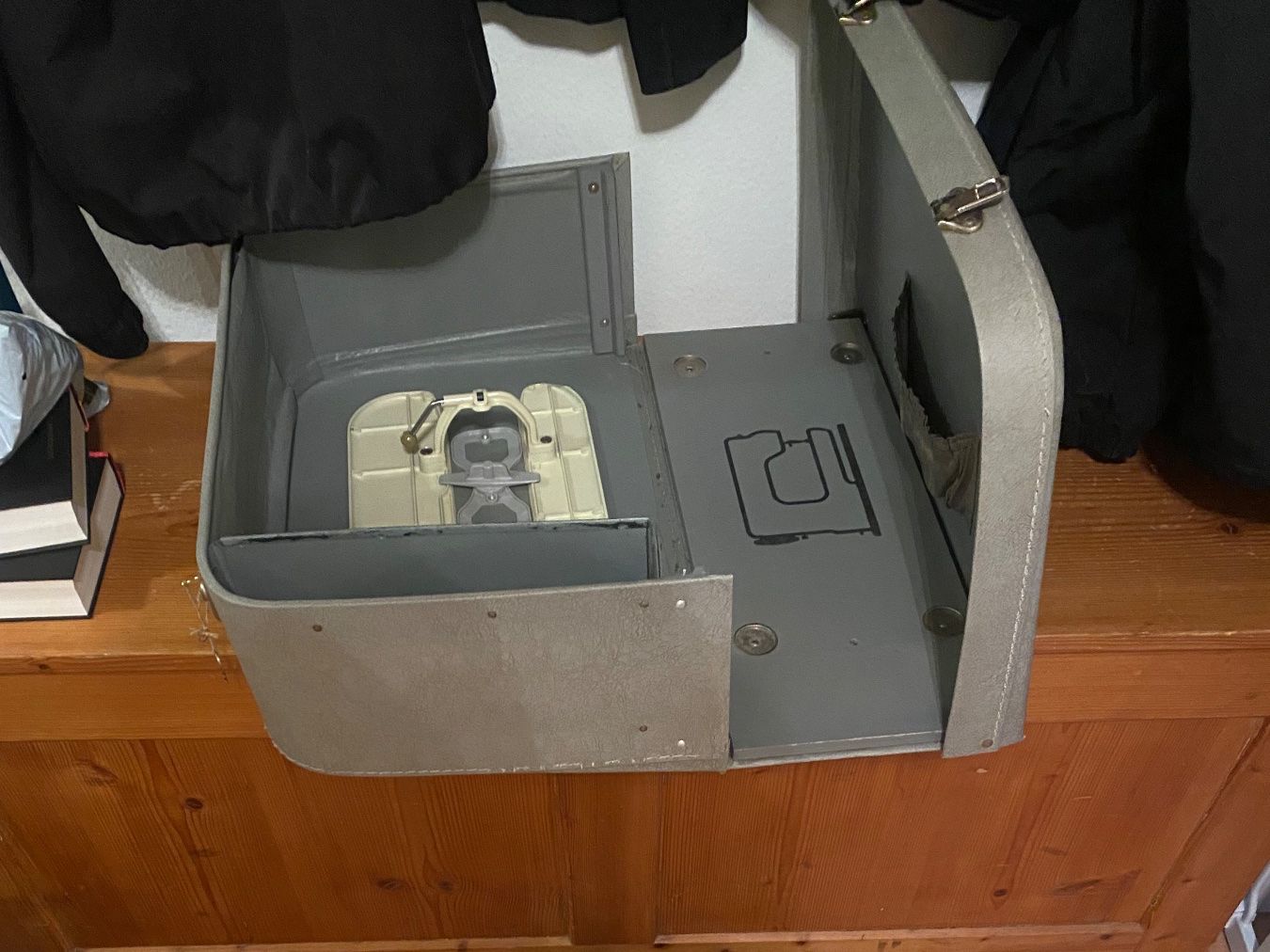 Bernina Nähmaschinen: Bernina Nähmaschine – Defekt aus Binningen von Flohmistuebli 1