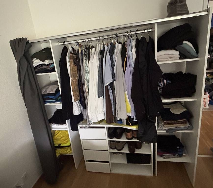 Armadi: Kleiderschrank mit Stoffvorhang – Usato da Steffisburg venduto da nic_d2f7 1