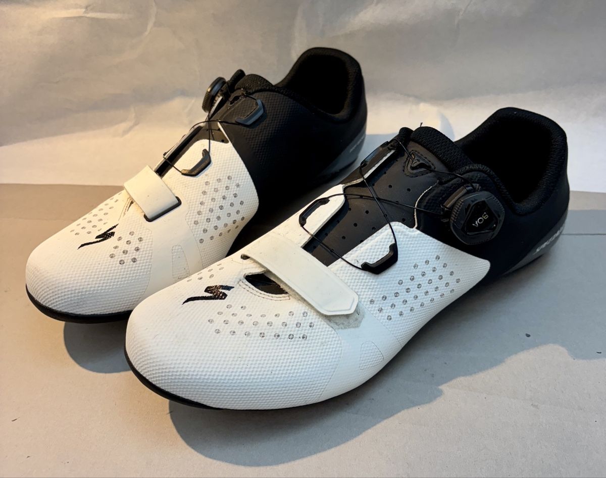 Specialized Herrenschuhe: Rennradschuhe SPECIALIZED TORCH 2.0 (Grösse 44) – Gebraucht aus Sins von