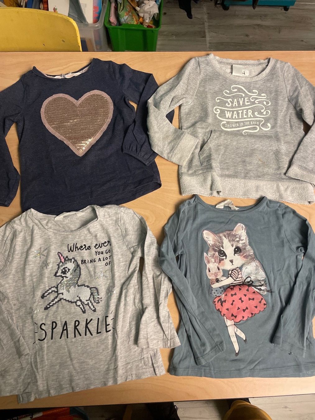 H&M Pulls et sweat-shirts: 4 süsse H&M Pullover Gr.98/104 – D'occasion à Obergerlafingen par cabo4