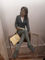 Statue femme lisant état comme neuf
