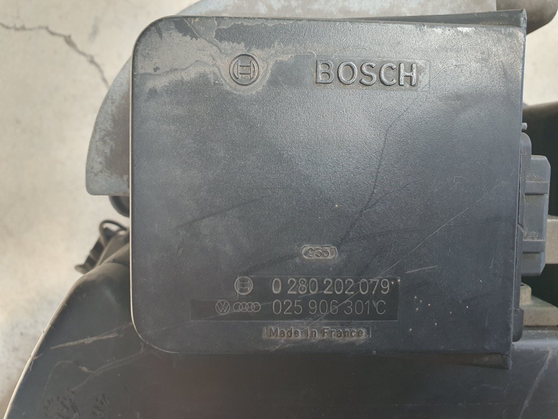 Volkswagen Tutti pezzi di ricambio auto: Luftfilter mit Luftmengenmesser/Luftmassenmesser VW Bus T 3 – Usato da Schönenberg ZH venduto da Technmech 4