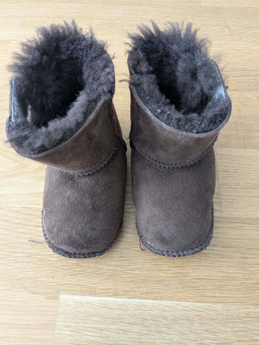 Ugg Scarpe per ragazzi: UGG (Baby Boots) – Usato da Prangins venduto da Ivy2016 2