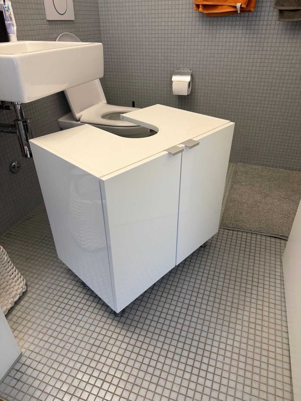 Ikea Mobili per bagno: Ikea GETRYGGEN Waschbeckenunterschrank – Usato da Luzern venduto da LivioTheiler