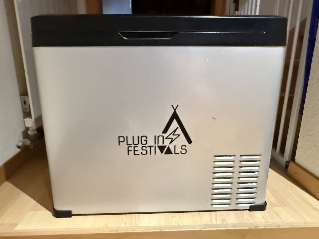 Frigoriferi & Refrigeratori: Plug-in Festivals Kompressorkühlbox IceCube 50 – Usato da Hellbühl venduto da silvan_reber