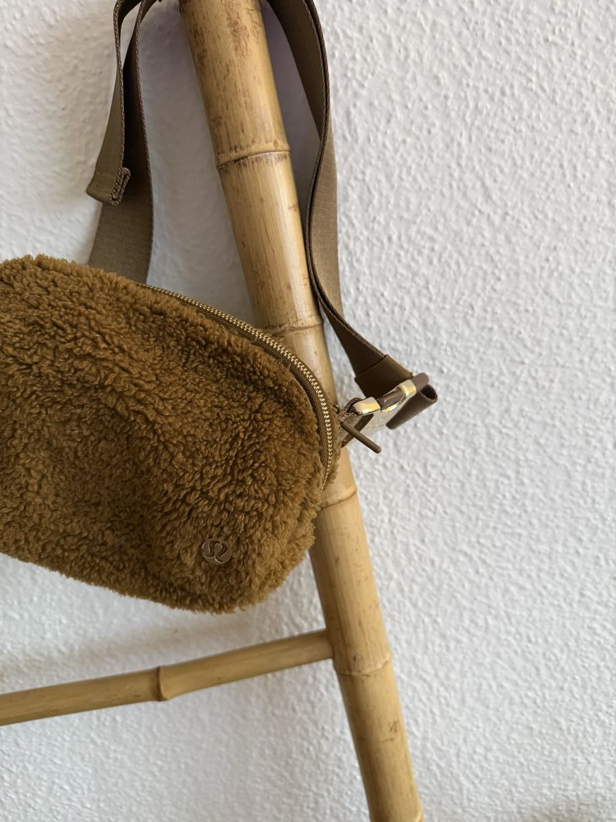 Lululemon Taschen für Damen: Lululemon Crossbody Bag – Neu (gemäss Beschreibung) aus Meilen von NHirs96 2