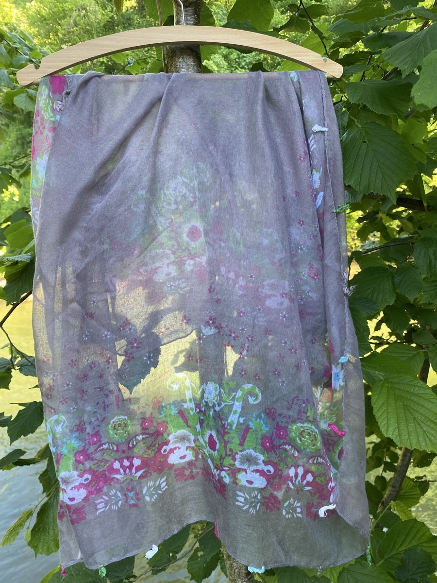Foulard & Sciarpe: Quadratischer durchscheinender Schal – Usato da Scuol venduto da frosch85