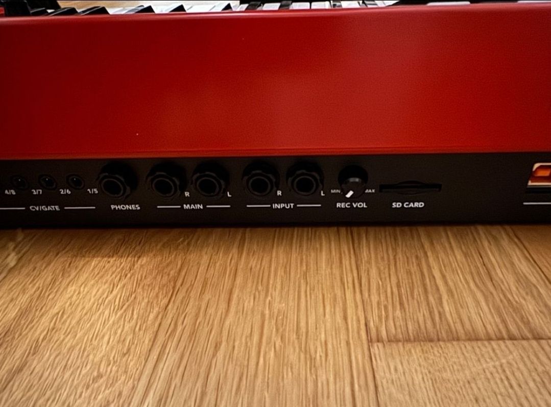 Akai Strumenti musicali: Akai MPC Key 37  – Usato da Tann venduto da TobyPeterson 2