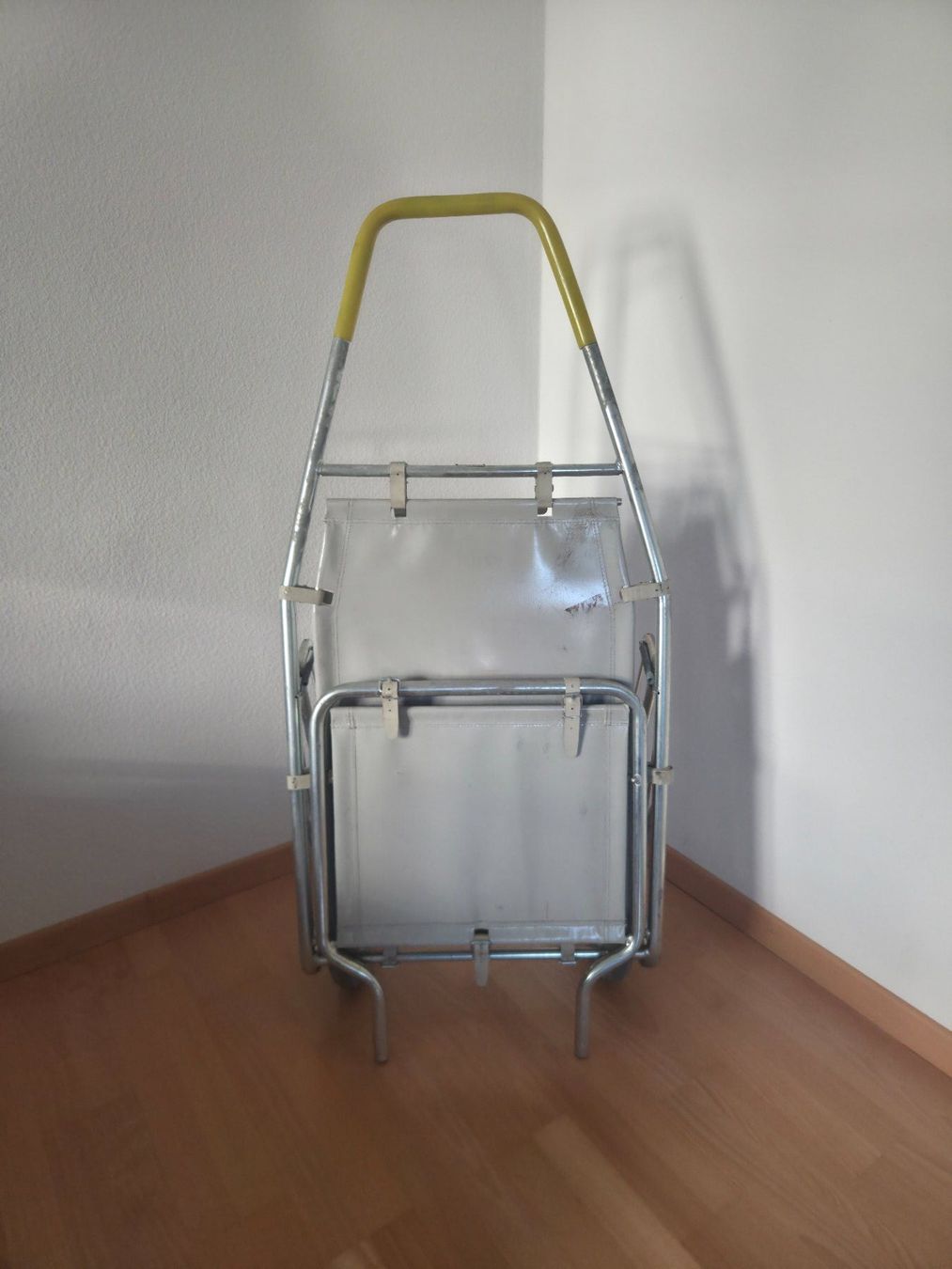 Schubkarren: Comorga Paketschubkarre Klappbar ab 1 CHF – Gebraucht aus Zürich von Wickeddude