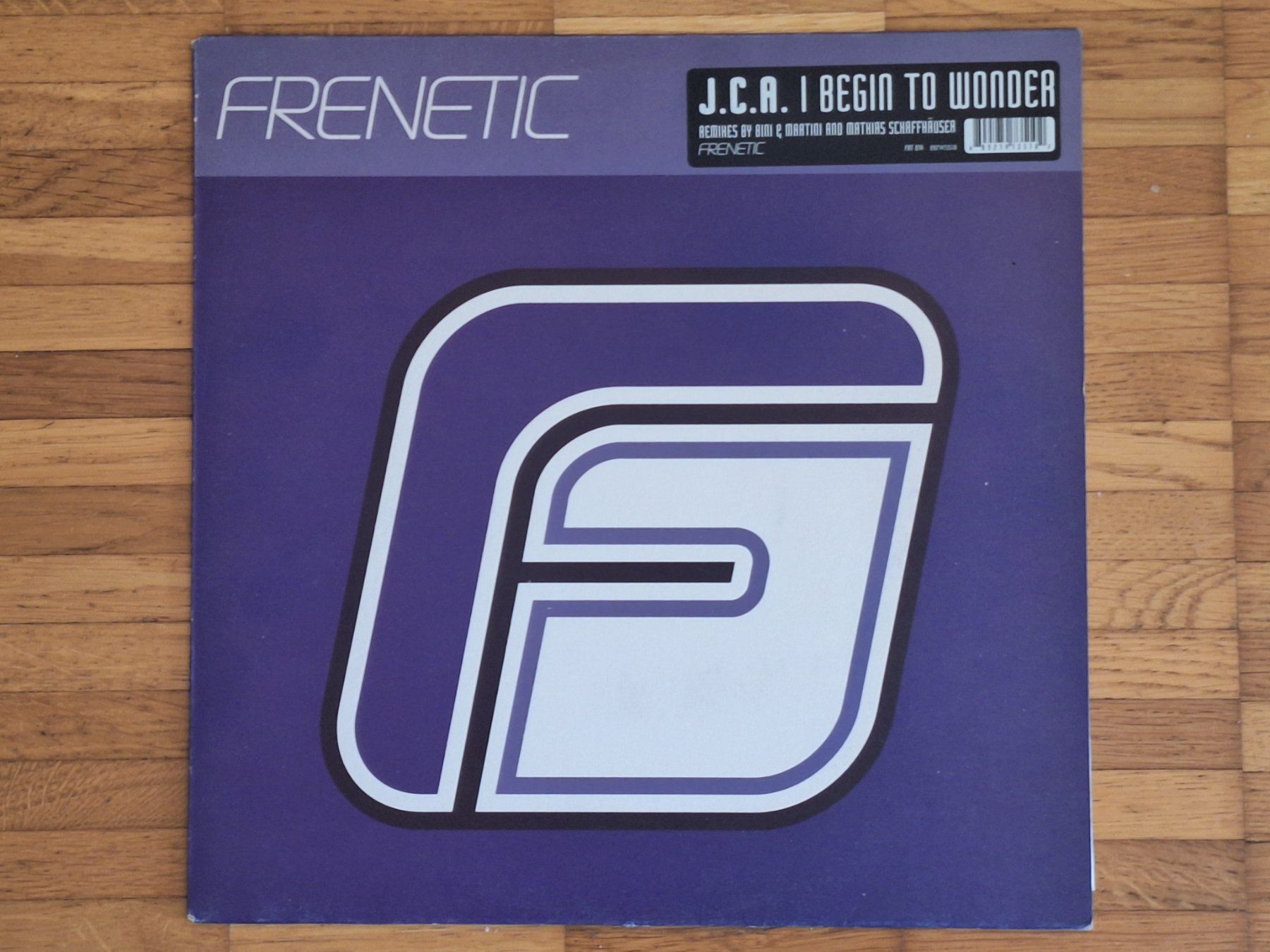 Dischi in vinile: J.C.A., I Begin To Wonder - 12" Maxi NL 2002 – Nuovo (secondo la descrizione) da Oberentfelden venduto da Musicud