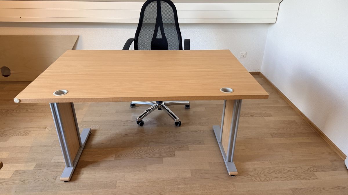 Micasa Scrivanie: Schreibtisch 80cm x 125cm – Usato da Mönchaltorf venduto da Holomerlin