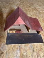 Etable en bois avec animaux