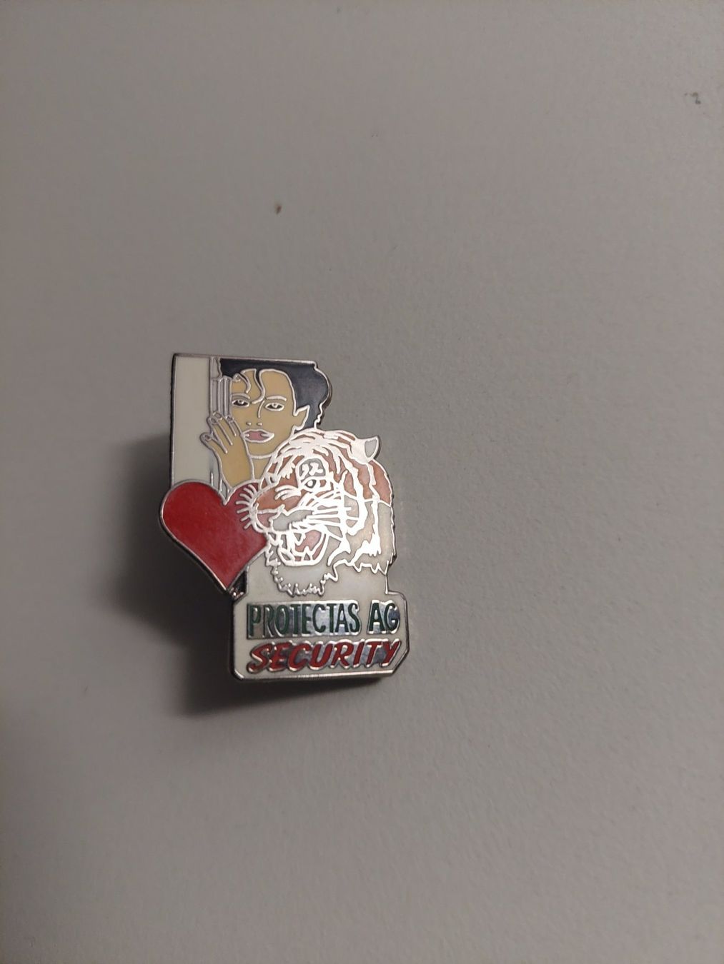 Placchette & Badge: Pin Protectas AG Security – Nuovo (secondo la descrizione) da Wil SG venduto da ram_c5j2