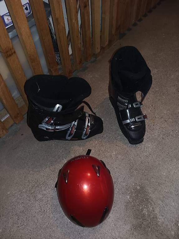 Herrenschuhe: Skischuhe 34cm und Helm L – Gebraucht aus Arbon von Bieridiot 1