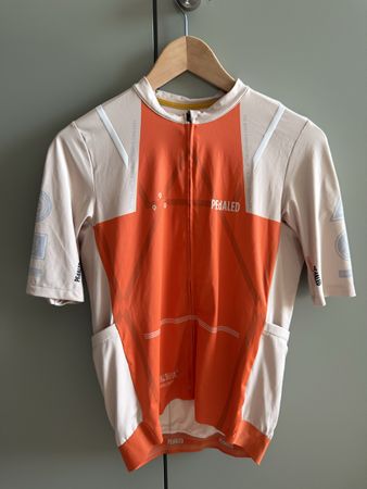 Radtrikot PeDaled Transcontinental orange beige Grösse L