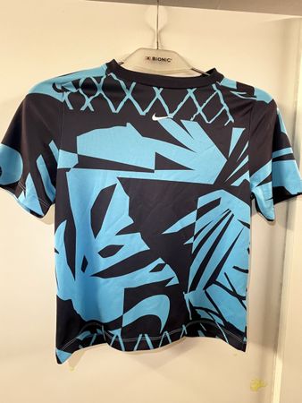 Nike Kinder Sportshirt Grösse M 137-147cm