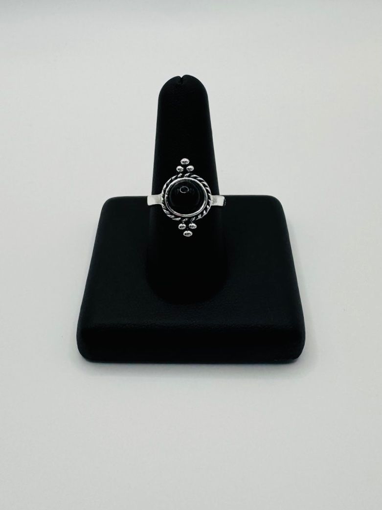 Anelli: Wunderschöner Ring mit schwarzem Stein - Grösse: 56 – Nuovo e nell'imballaggio originale da Frutigen venduto da glanzvolles.leben
