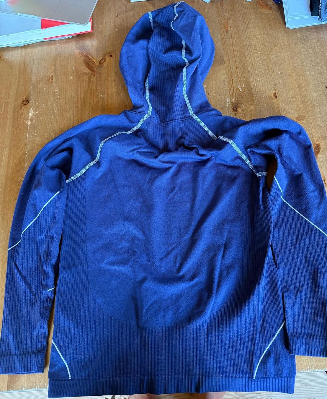 Canottiere & Pantaloni: Sportshirt – Usato da Flawil venduto da Stella_3 4