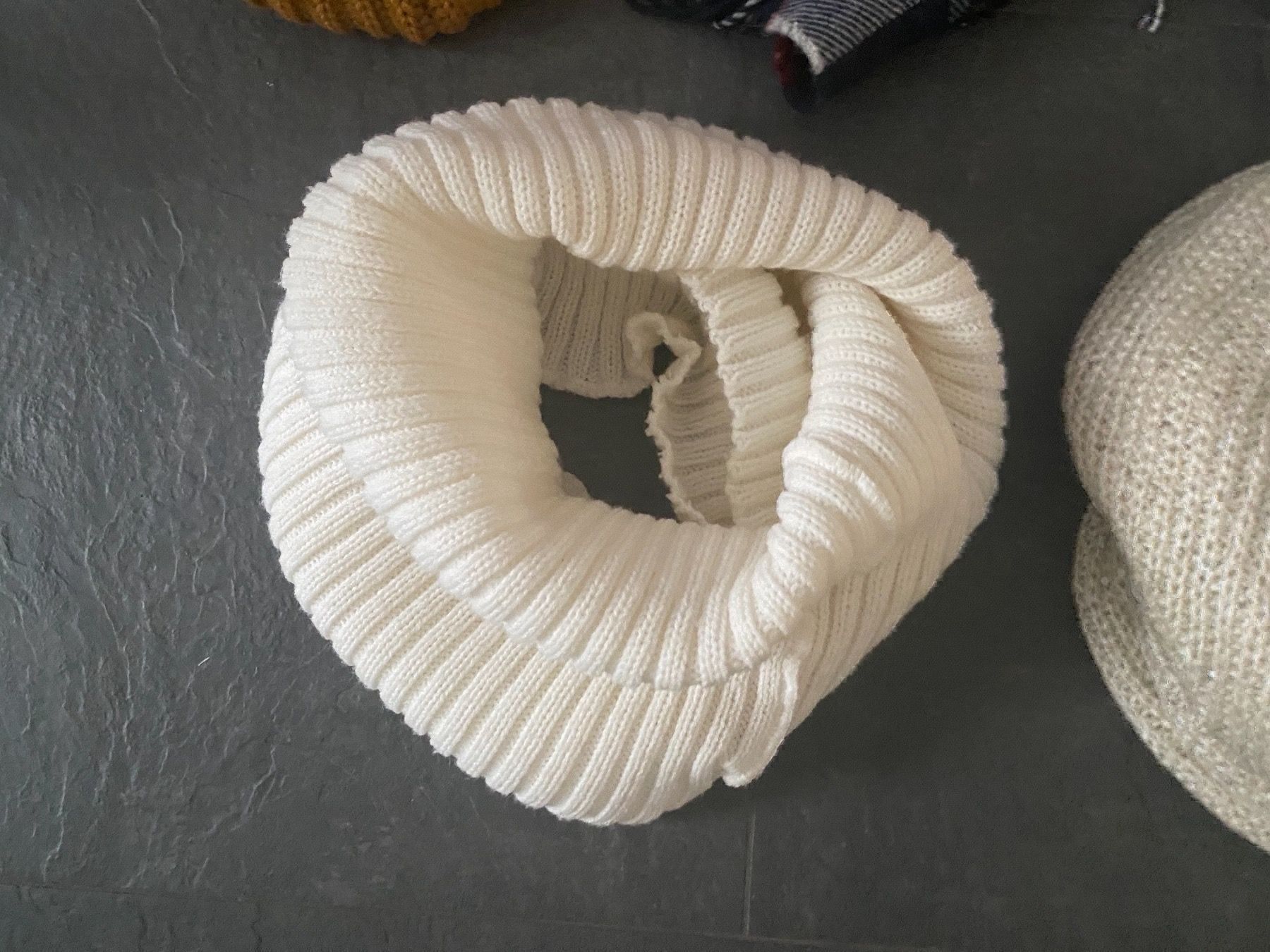 Foulards, Tücher & Schals: 4 Stk. Schals/Loups wie neu – Gebraucht aus Bonstetten von MJ45 1