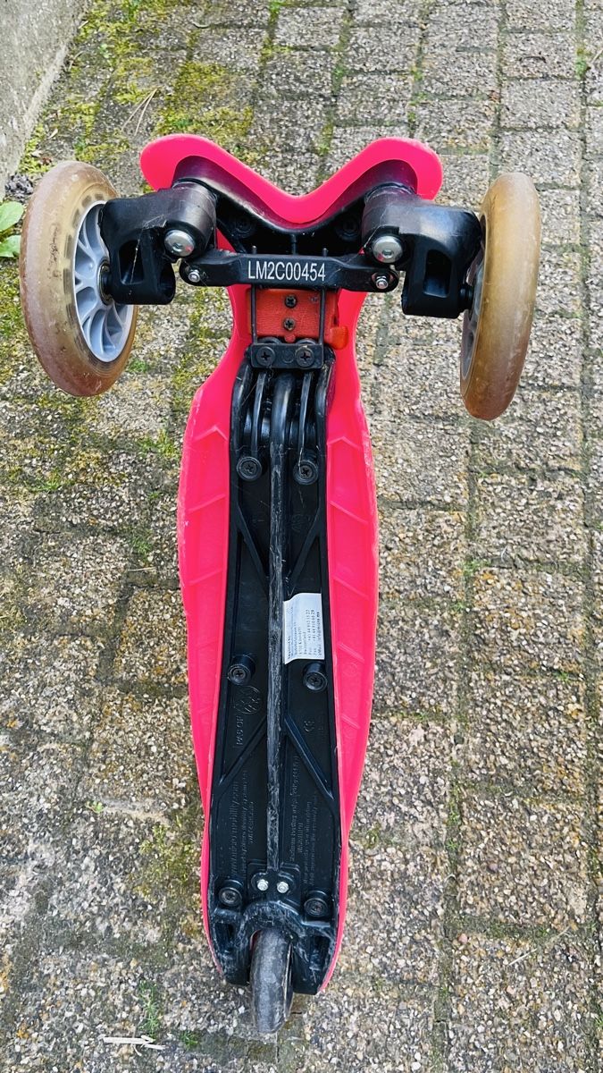 Micro Kickboard: Micro Roller Rot – Usato da Schönenbuch venduto da hug_f2ny 3