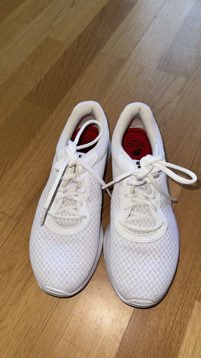Scarpe da donna: Nike Sneaker, 40, neuwertig – Nuovo (secondo la descrizione) da Gümligen venduto da morticiaaddams 1